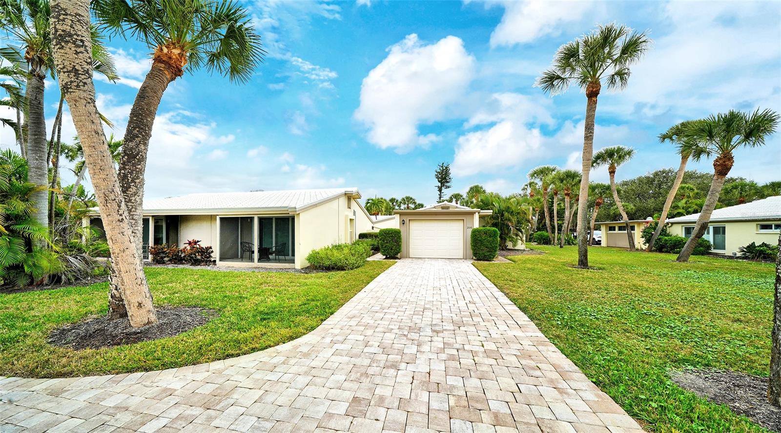 Image 36 of 63 For 206 Hourglass Way V10