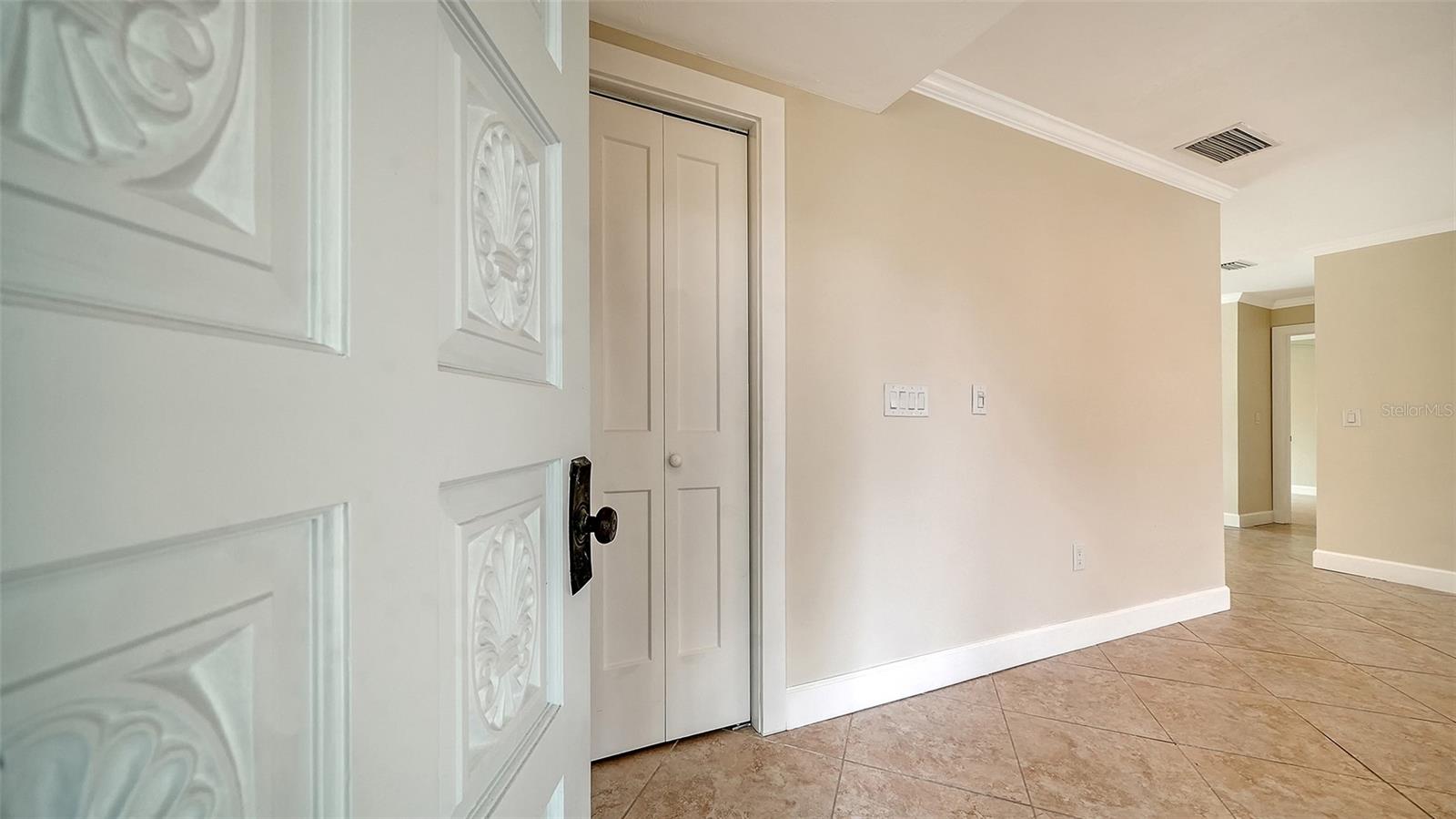 Image 7 of 63 For 206 Hourglass Way V10