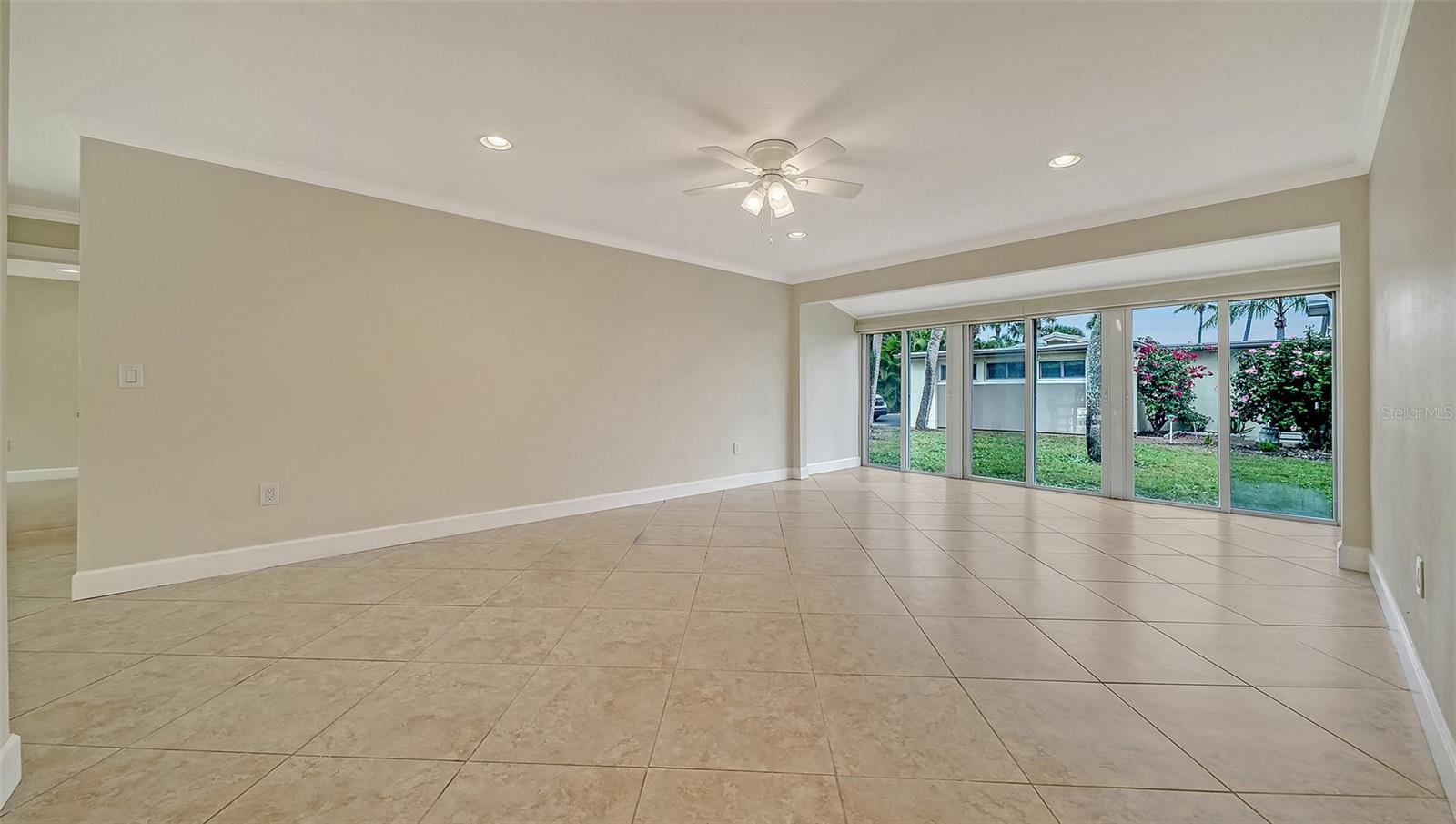 Image 8 of 63 For 206 Hourglass Way V10