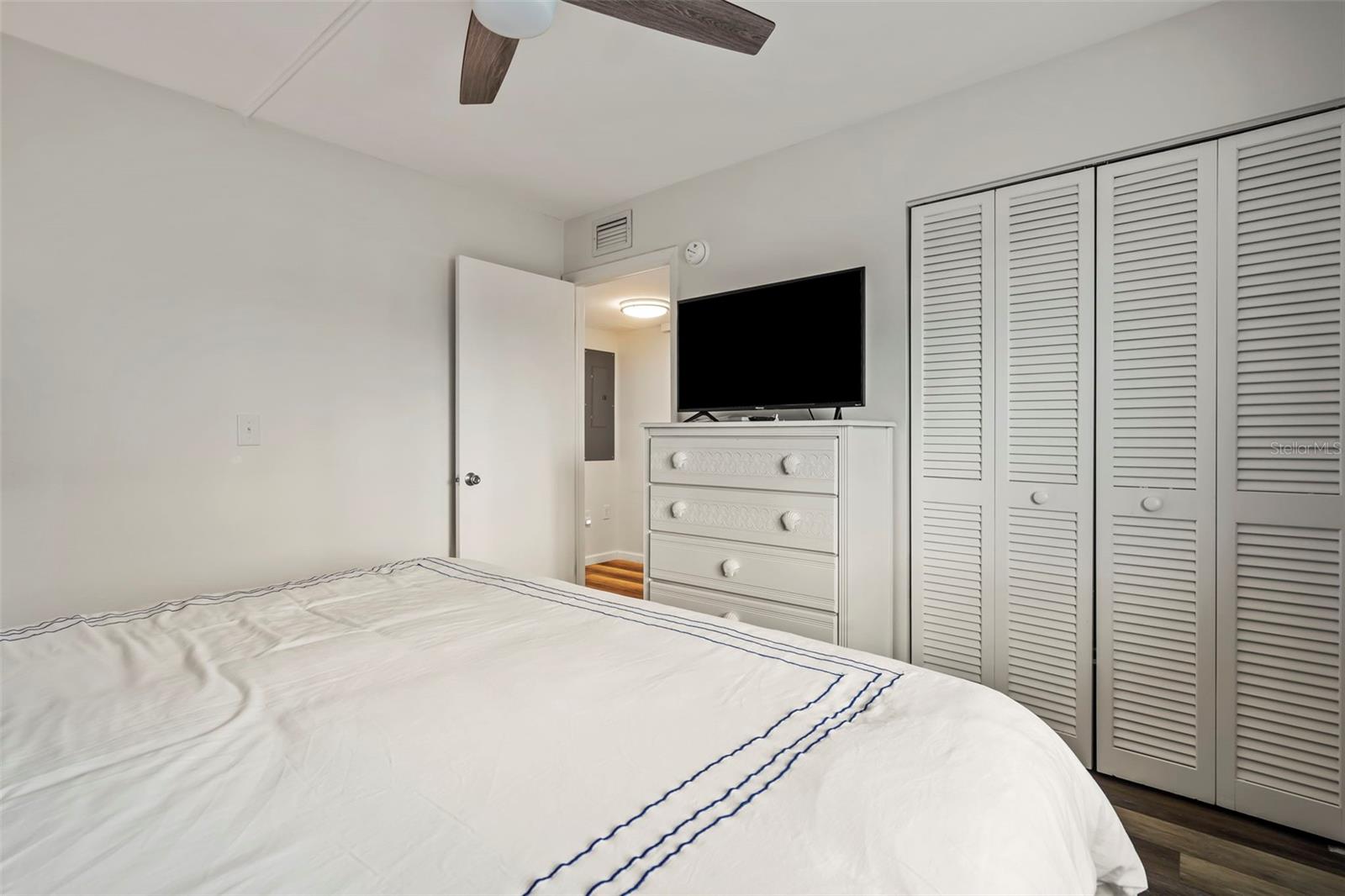 Image 11 of 28 For 2810 Beach Road 106