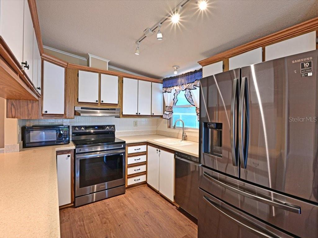 Image 14 of 45 For 5910 Majestic Way