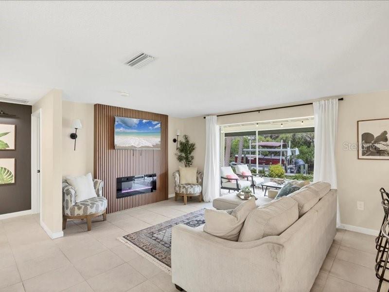 Image 4 of 36 For 4696 Pompano Street