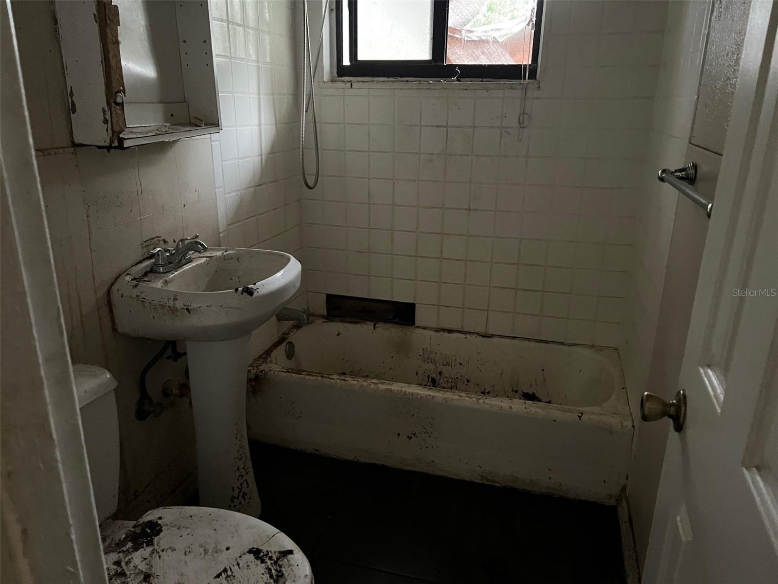 Listing photo id 10 for 4421 Leila Avenue