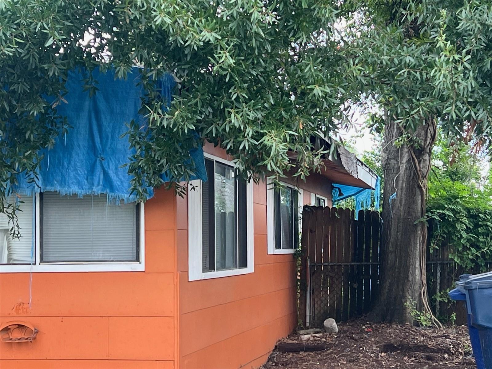 Listing photo id 21 for 4421 Leila Avenue