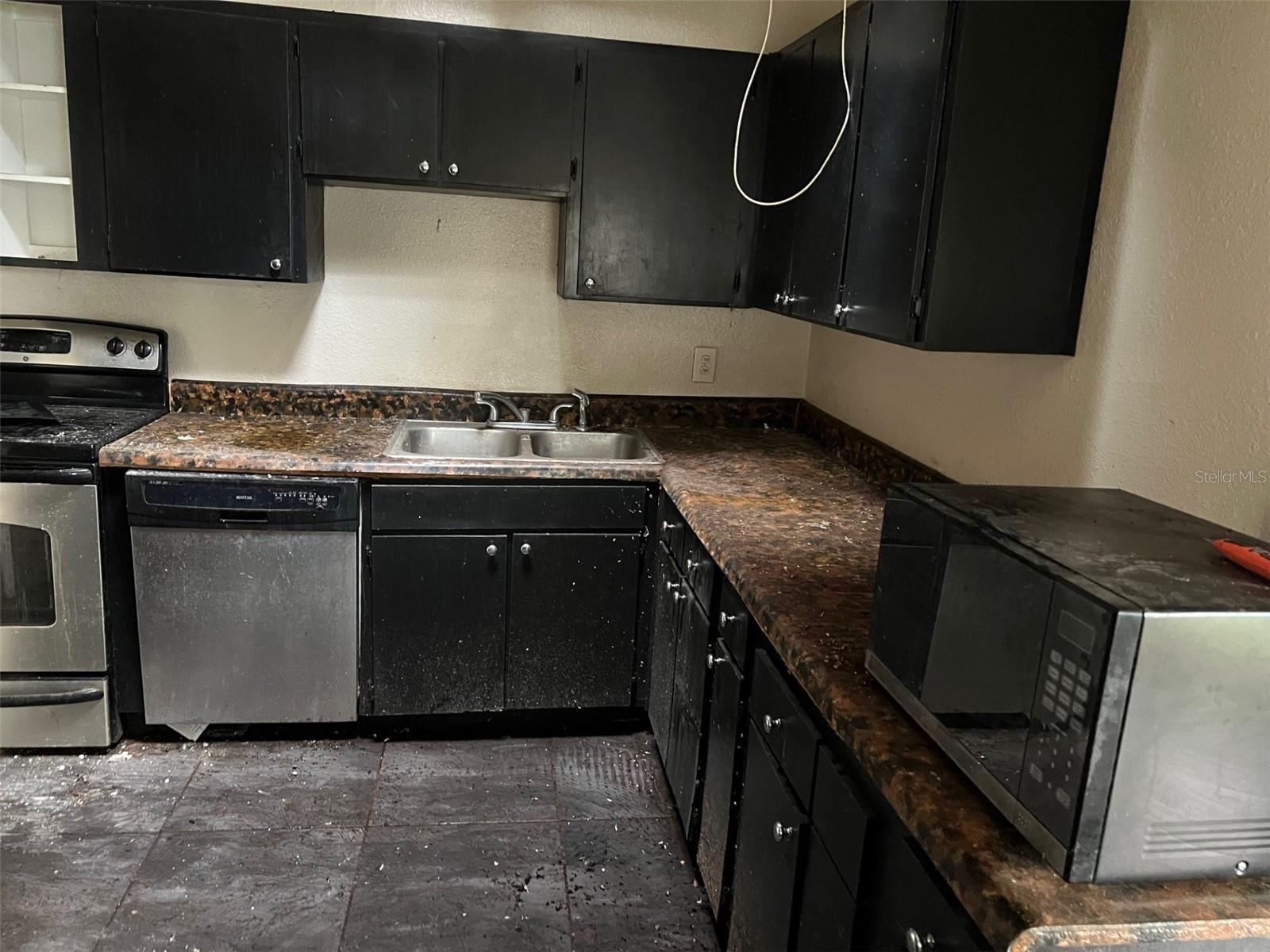 Listing photo id 3 for 4421 Leila Avenue