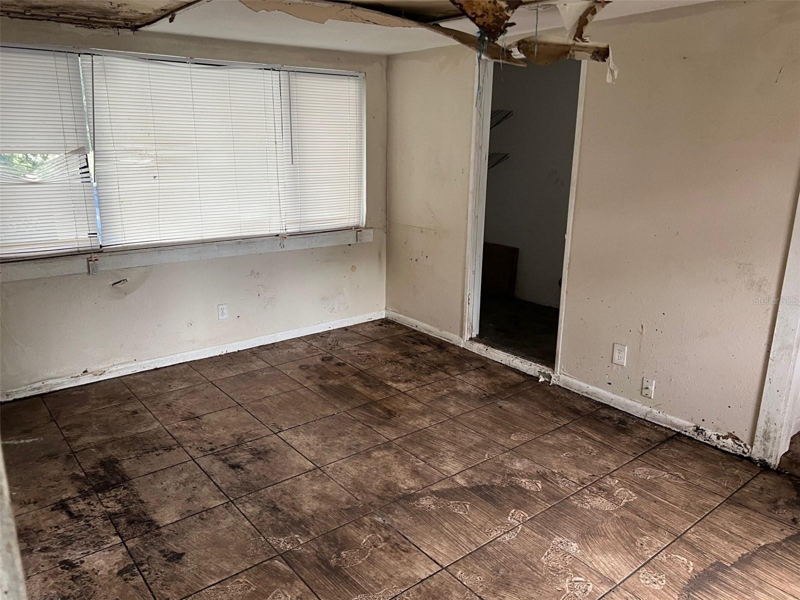 Listing photo id 5 for 4421 Leila Avenue