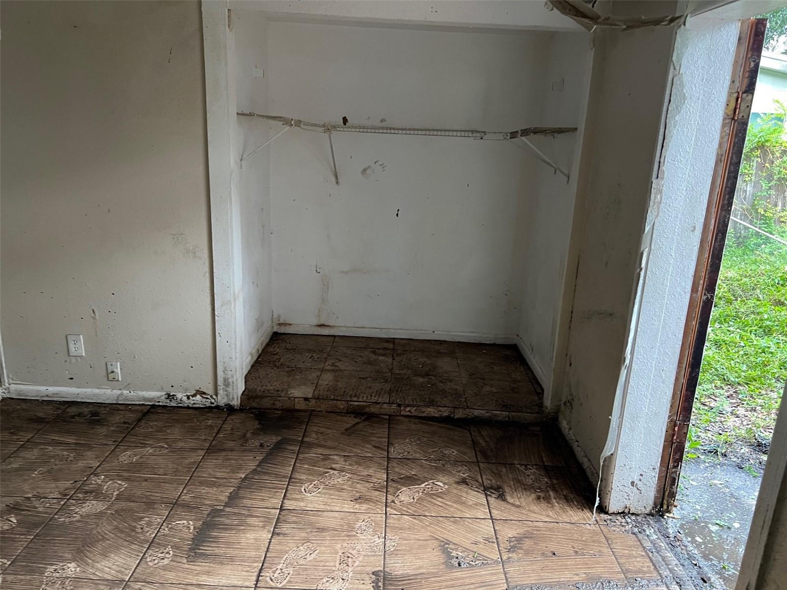 Listing photo id 6 for 4421 Leila Avenue