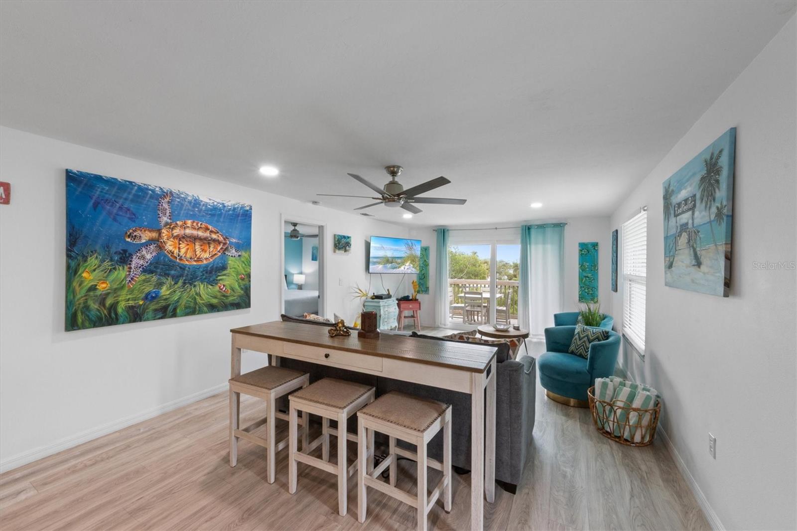 Image 4 of 30 For 6808 Palm Drive B
