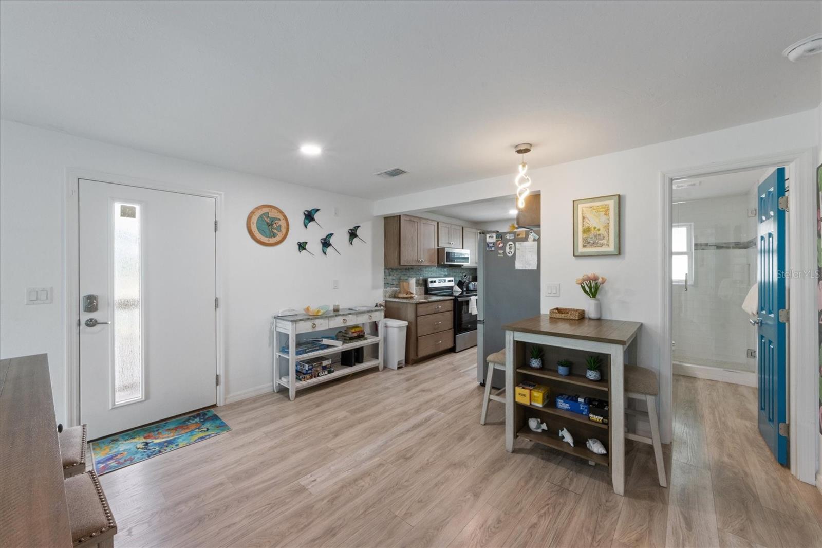 Image 5 of 30 For 6808 Palm Drive B