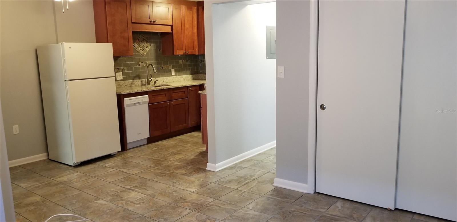 Image 7 of 11 For 512 Barcelona Avenue 5