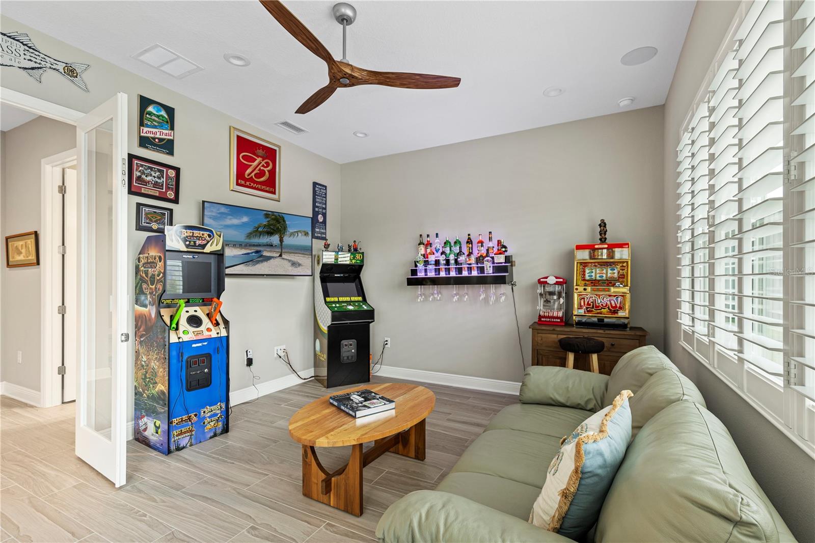 Image 18 of 37 For 21244 Holmes Circle