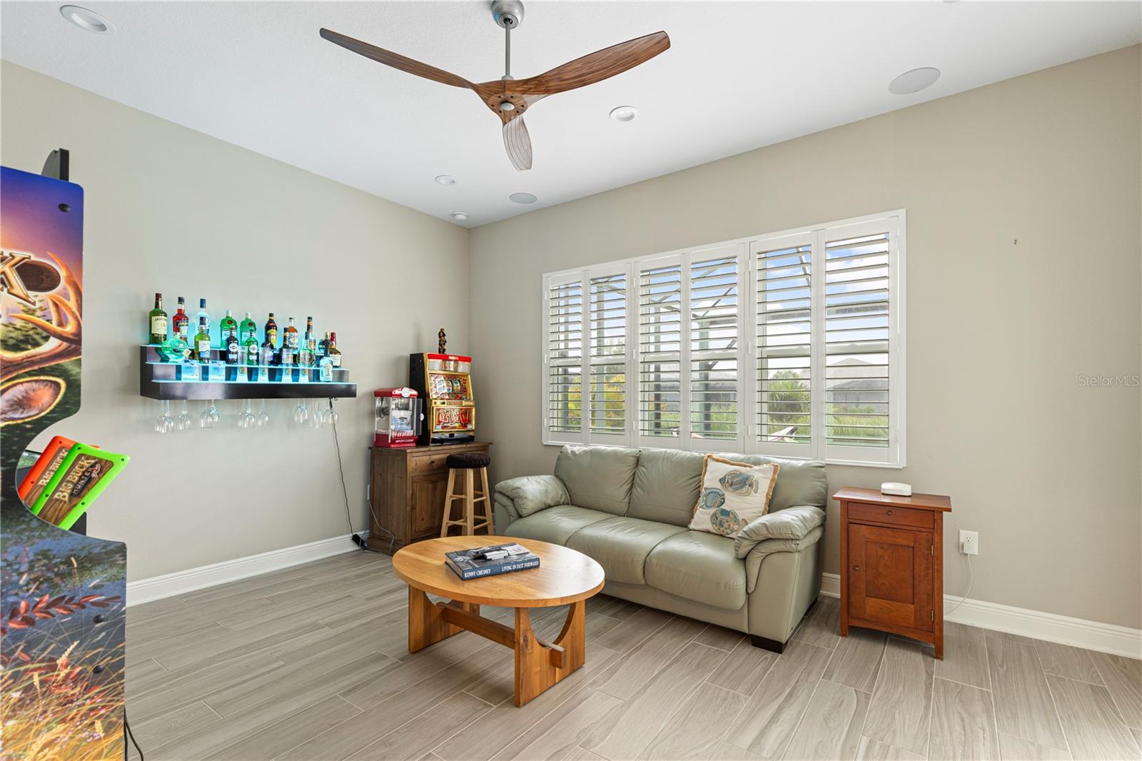 Image 19 of 37 For 21244 Holmes Circle