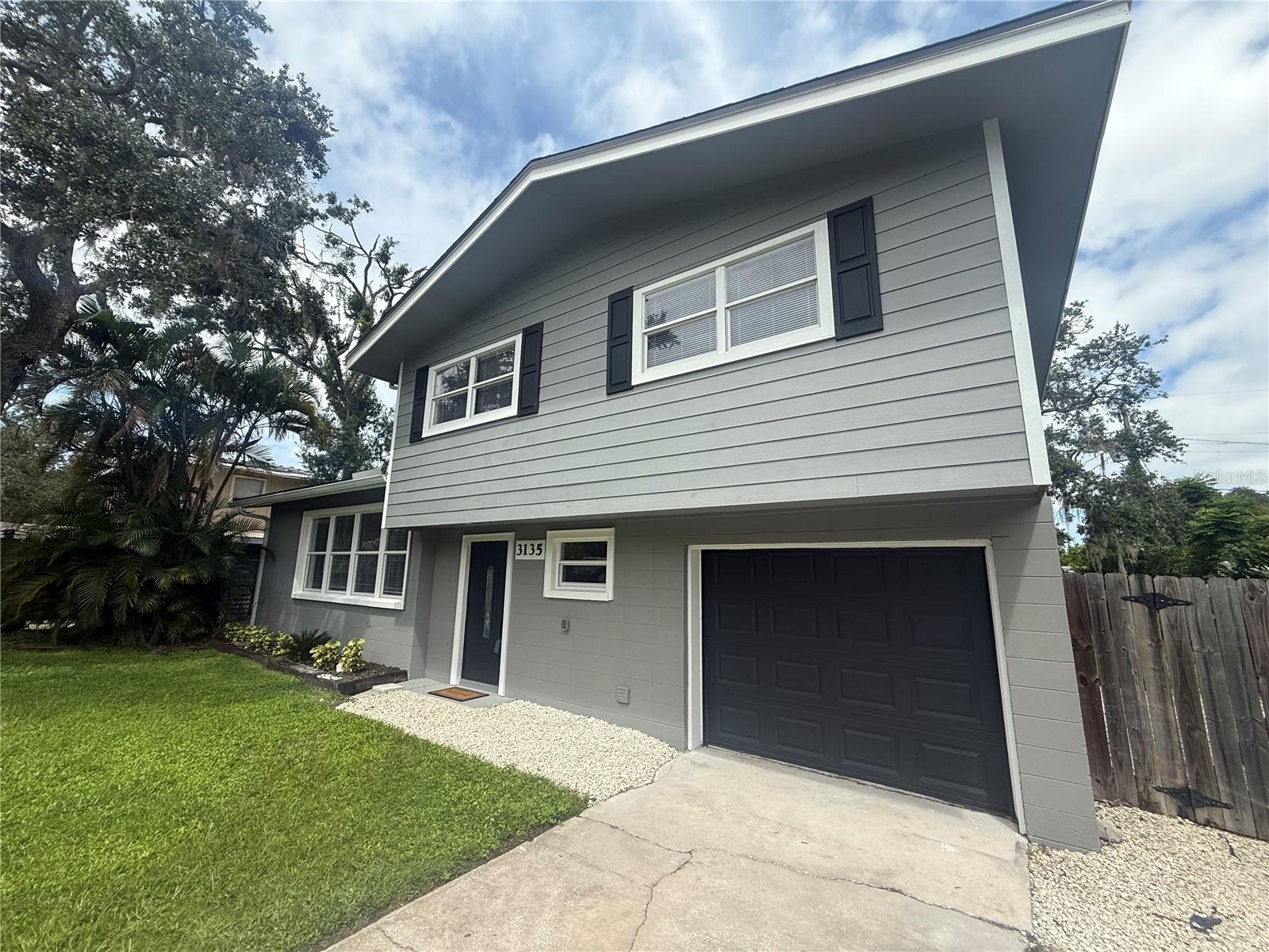 Image 3 of 36 For 3135 Alta Vista Street