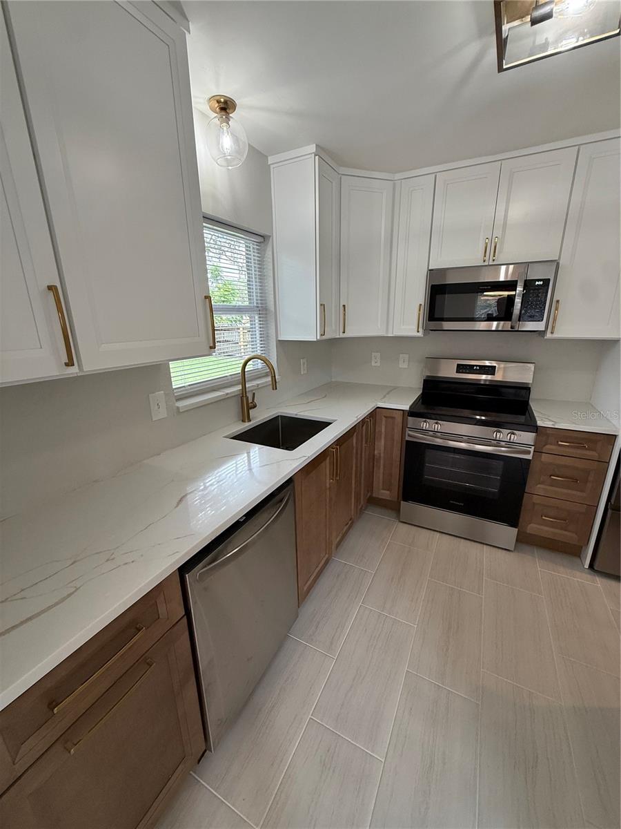 Image 9 of 36 For 3135 Alta Vista Street