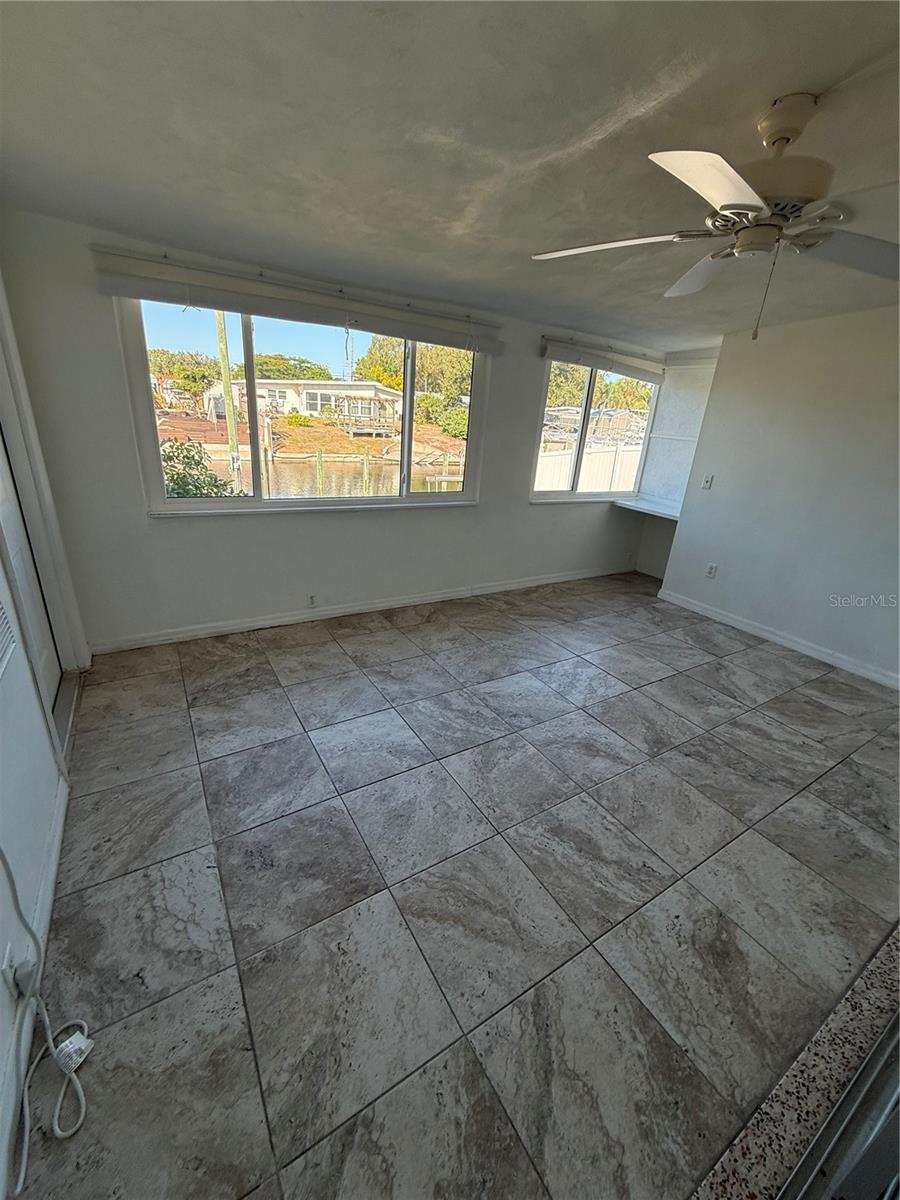 Image 18 of 24 For 404 Bryn Mawr Island