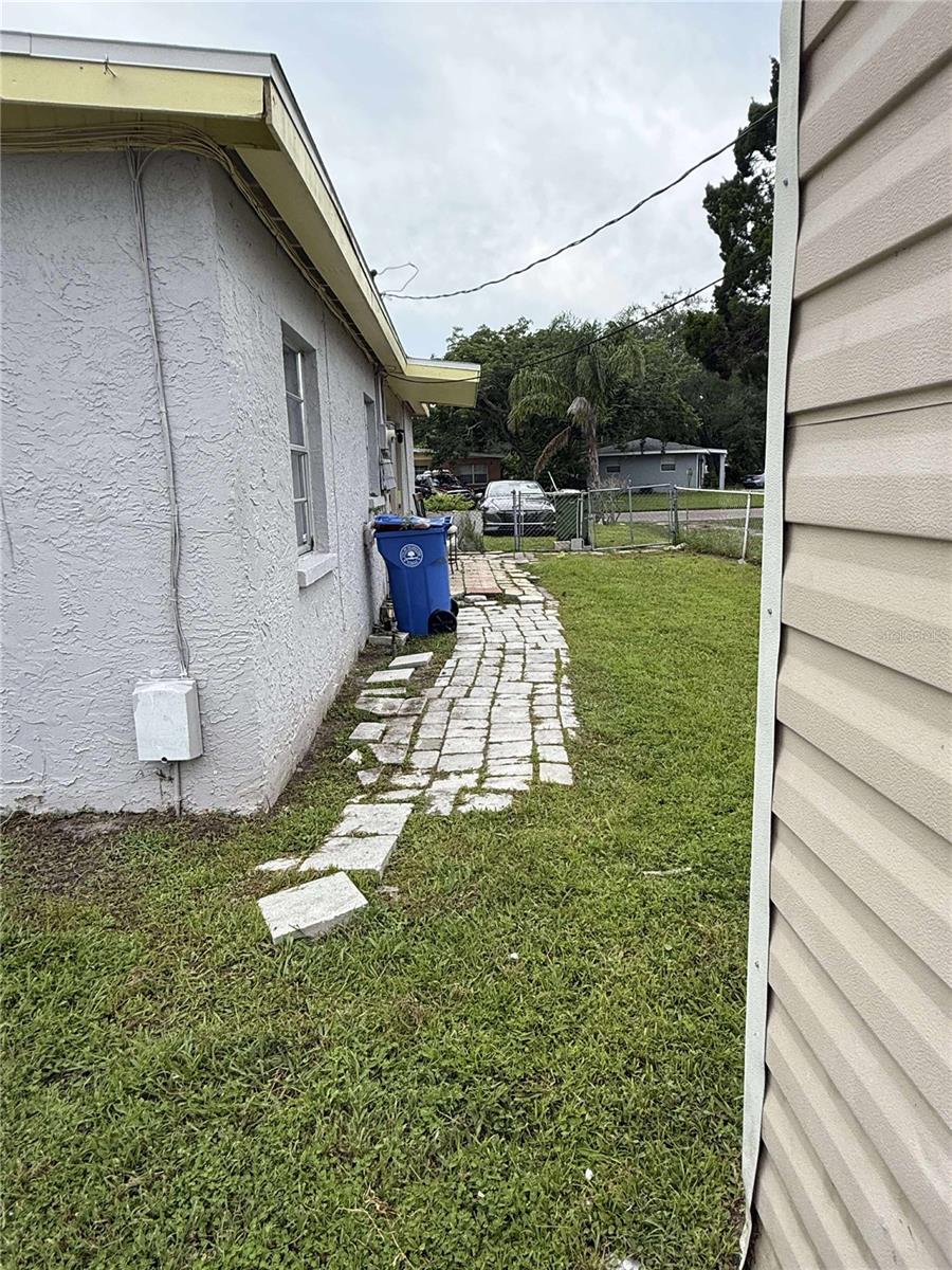 Image 11 of 12 For 817 29th Street E