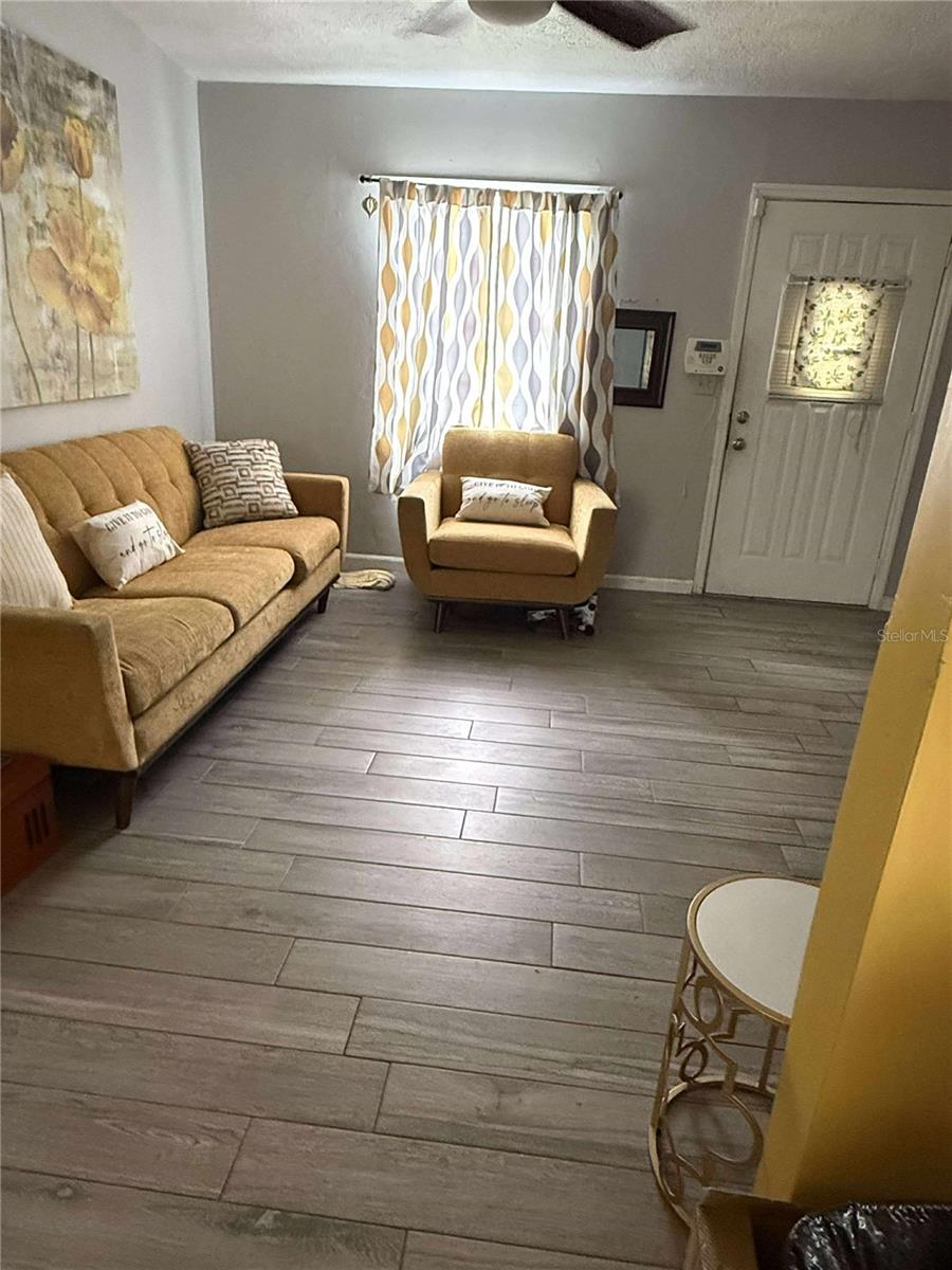 Image 3 of 12 For 817 29th Street E