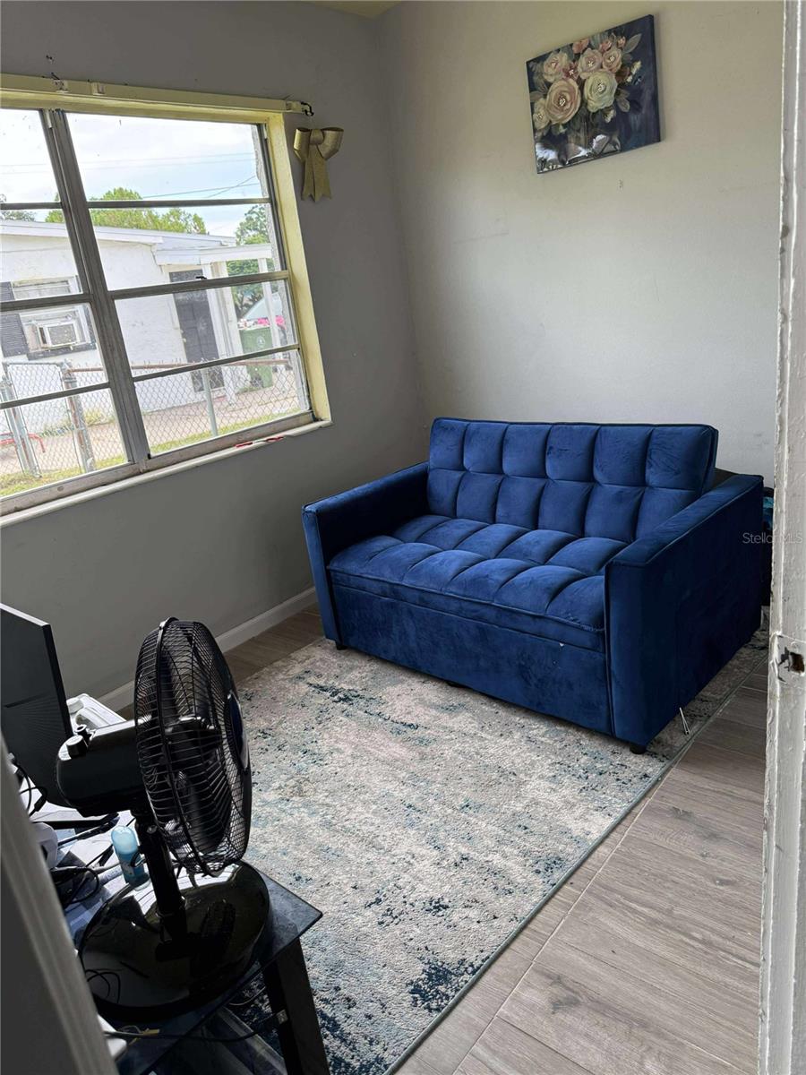 Image 7 of 12 For 817 29th Street E