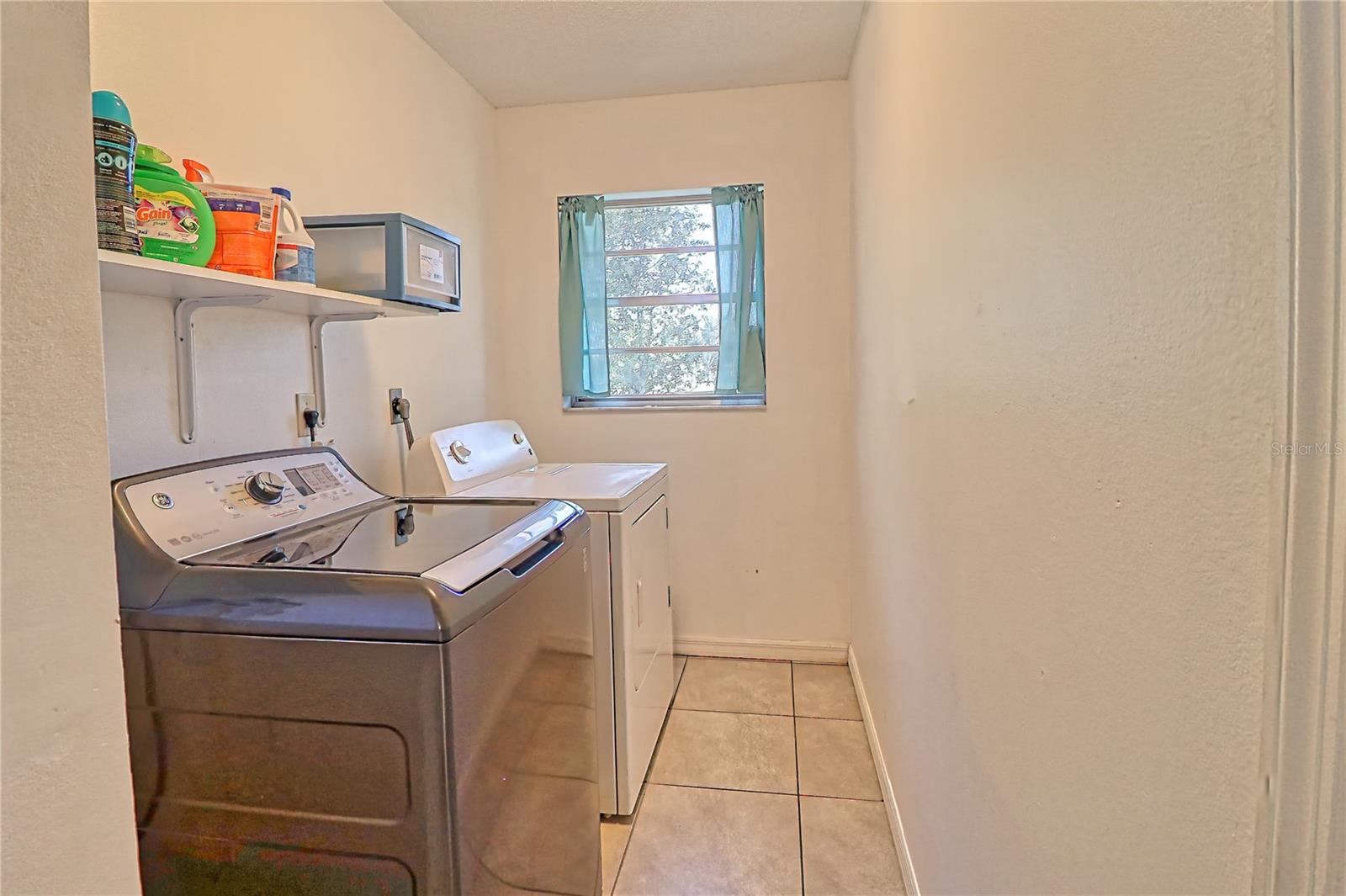 Image 22 of 38 For 11058 Deerwood Avenue