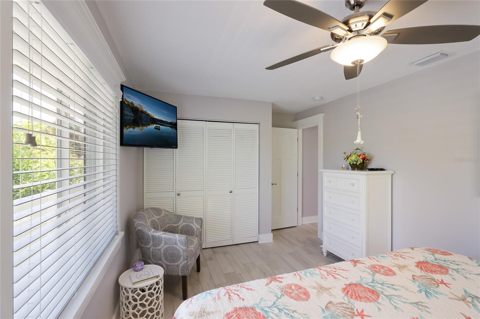 Image 17 of 28 For 5701 Holmes Boulevard B