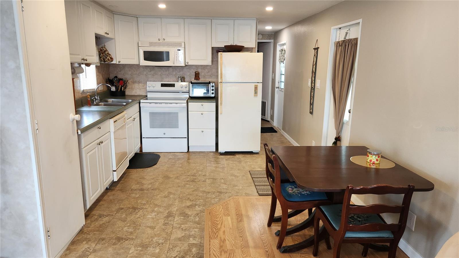 Image 8 of 39 For 3402 Spanish Oak Terrace