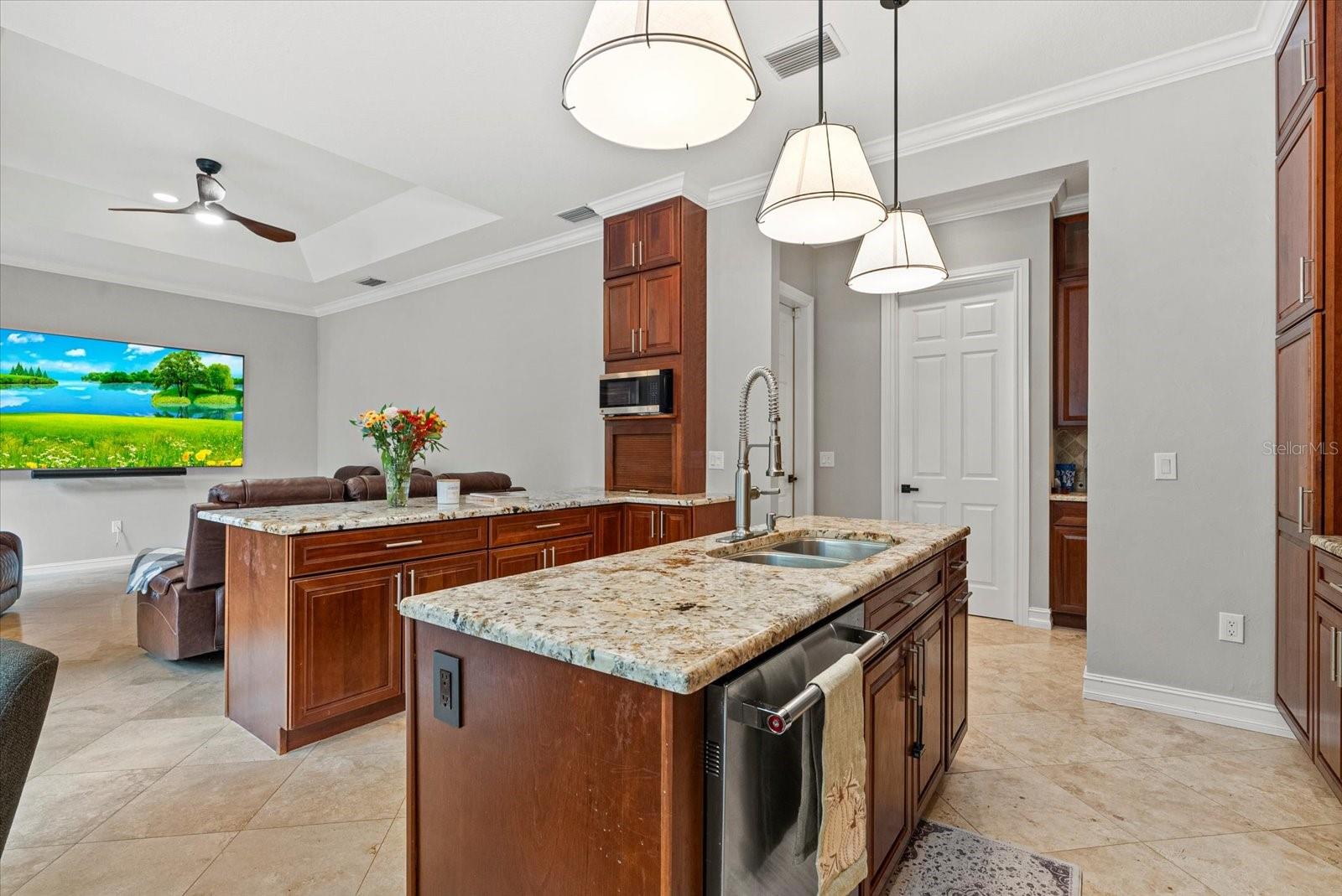 Listing photo id 13 for 213 Gaines Avenue