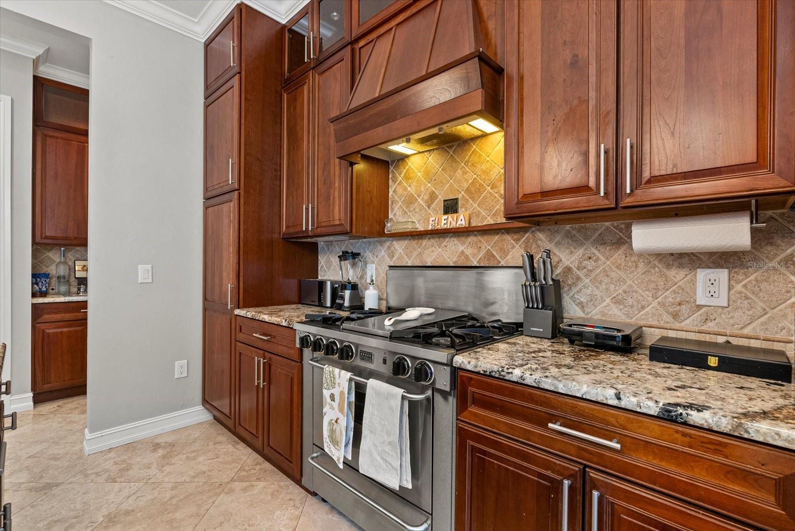 Listing photo id 14 for 213 Gaines Avenue