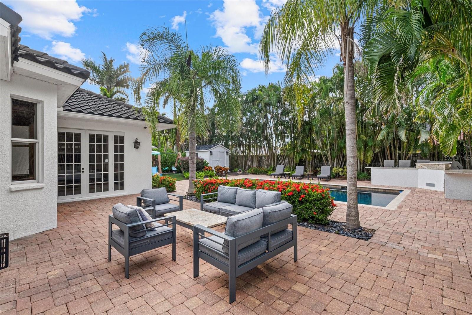 Listing photo id 35 for 213 Gaines Avenue