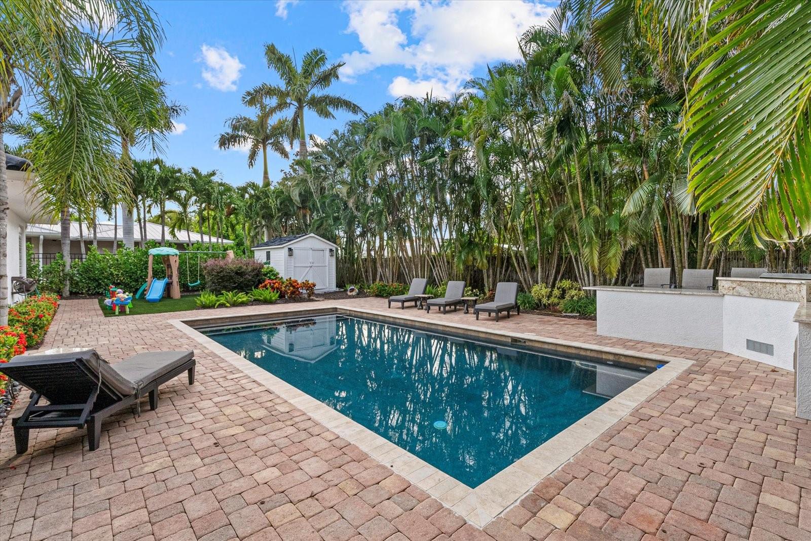 Listing photo id 2 for 213 Gaines Avenue