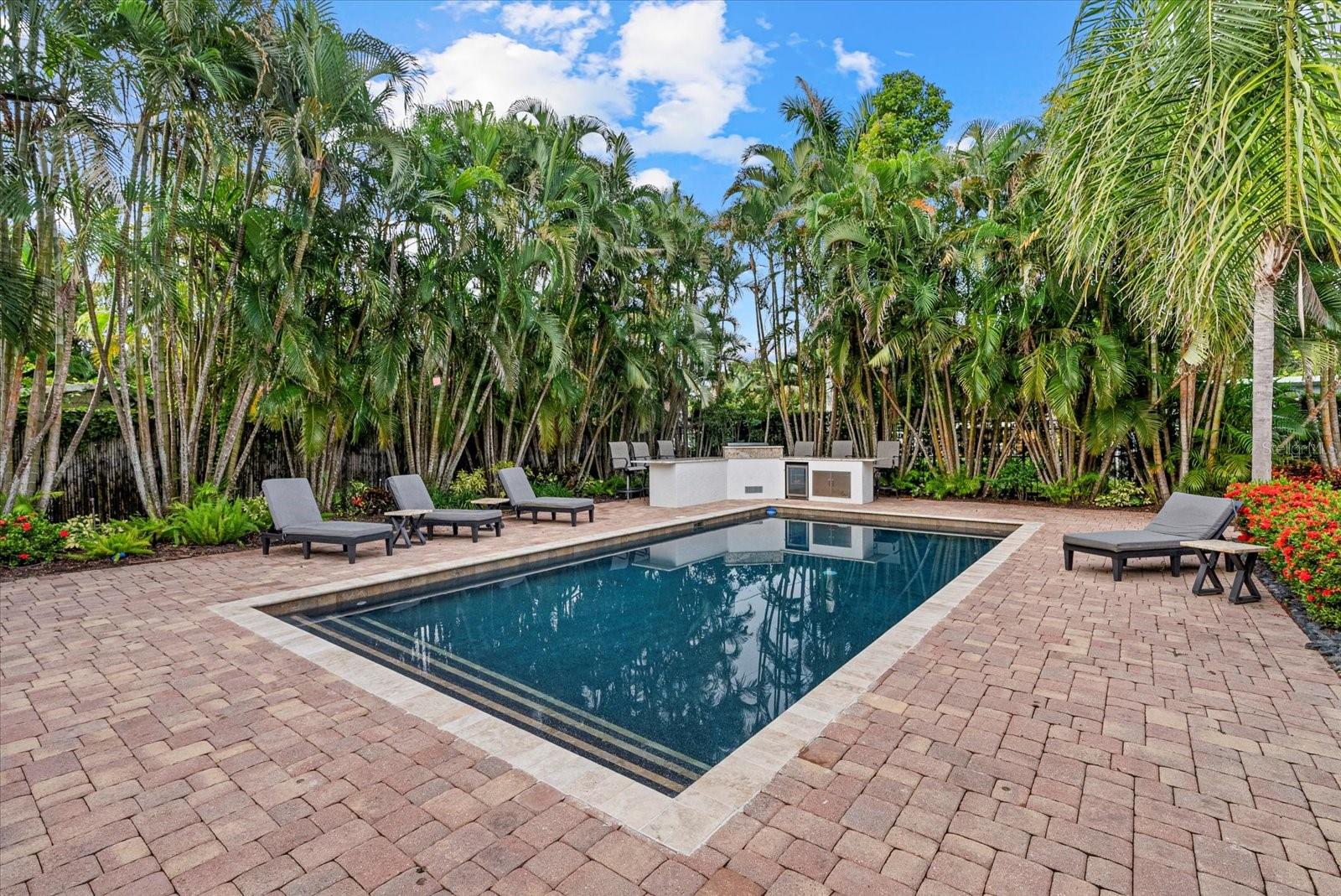 Listing photo id 38 for 213 Gaines Avenue