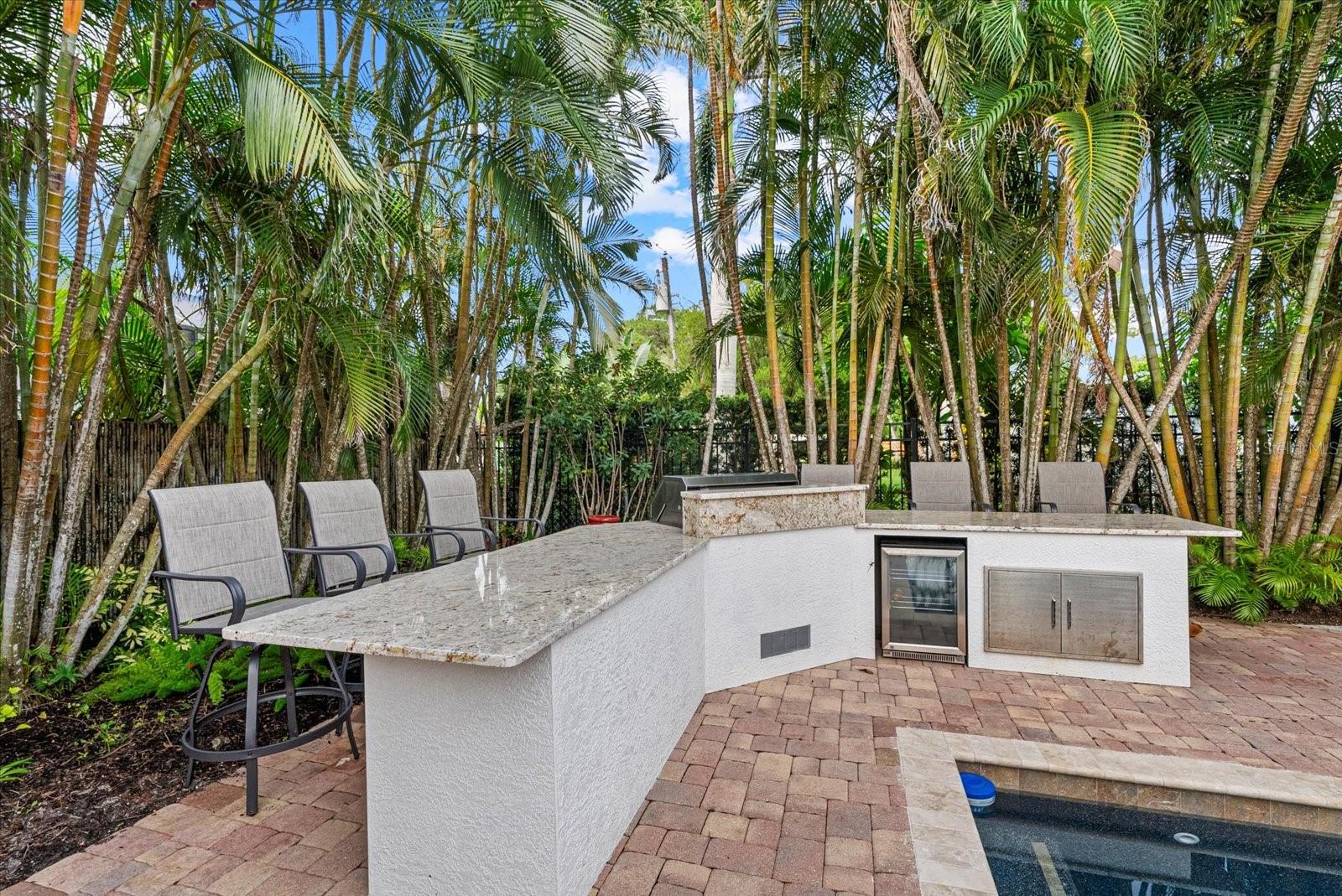 Listing photo id 43 for 213 Gaines Avenue