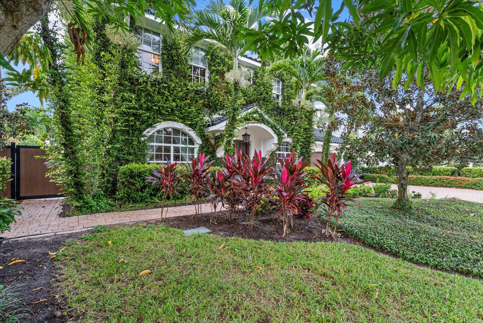 Listing photo id 4 for 213 Gaines Avenue