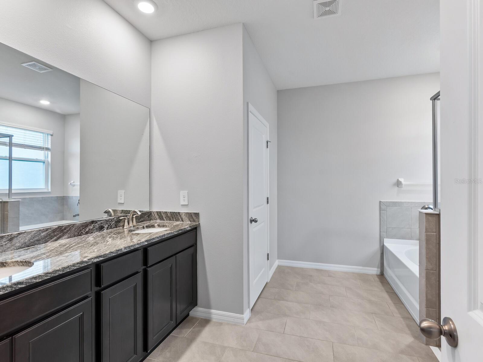 Image 18 of 45 For 2092 Midnight Pearl Drive