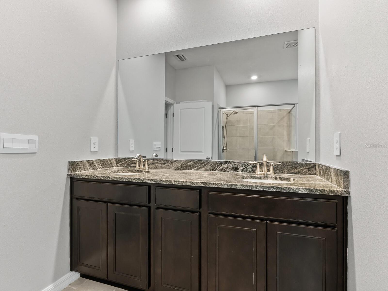 Image 20 of 45 For 2092 Midnight Pearl Drive