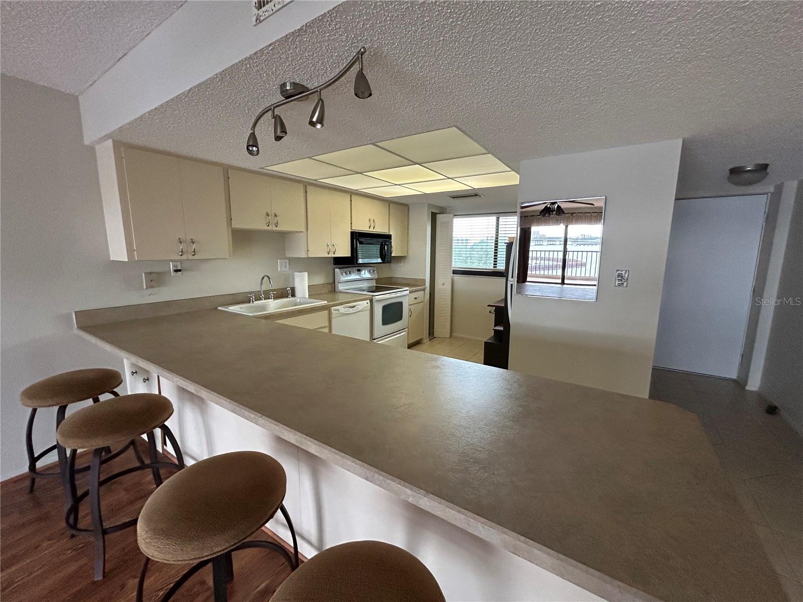 Image 2 of 14 For 1510 1st Avenue W 502