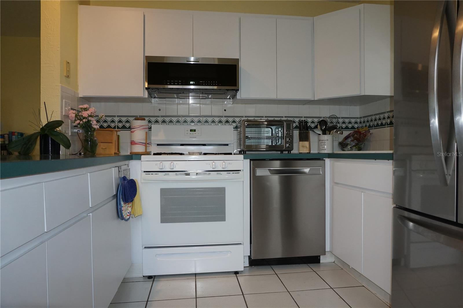 Image 11 of 32 For 1066 18th Avenue N