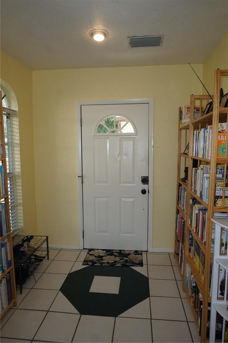 Image 13 of 32 For 1066 18th Avenue N