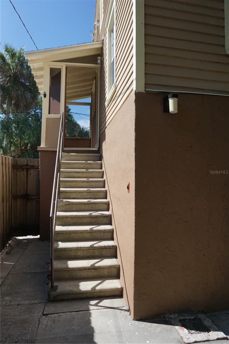 Image 21 of 32 For 1066 18th Avenue N