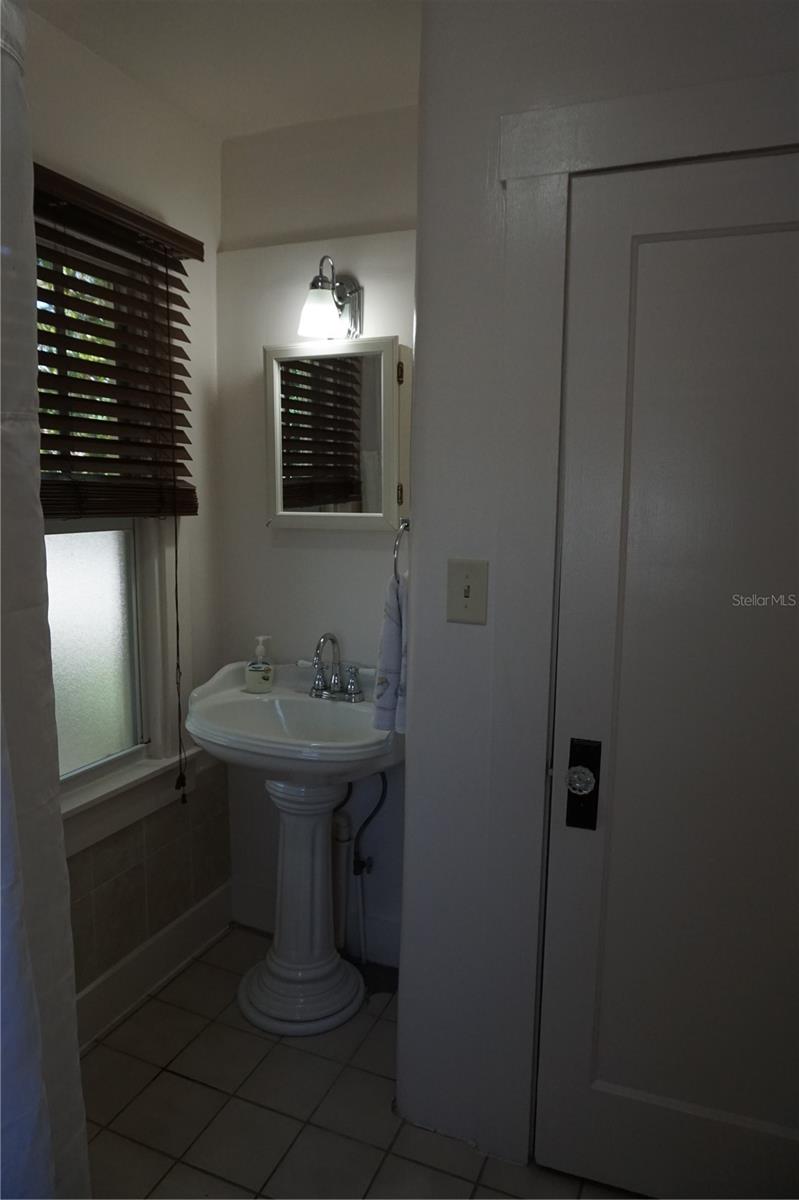Image 29 of 32 For 1066 18th Avenue N
