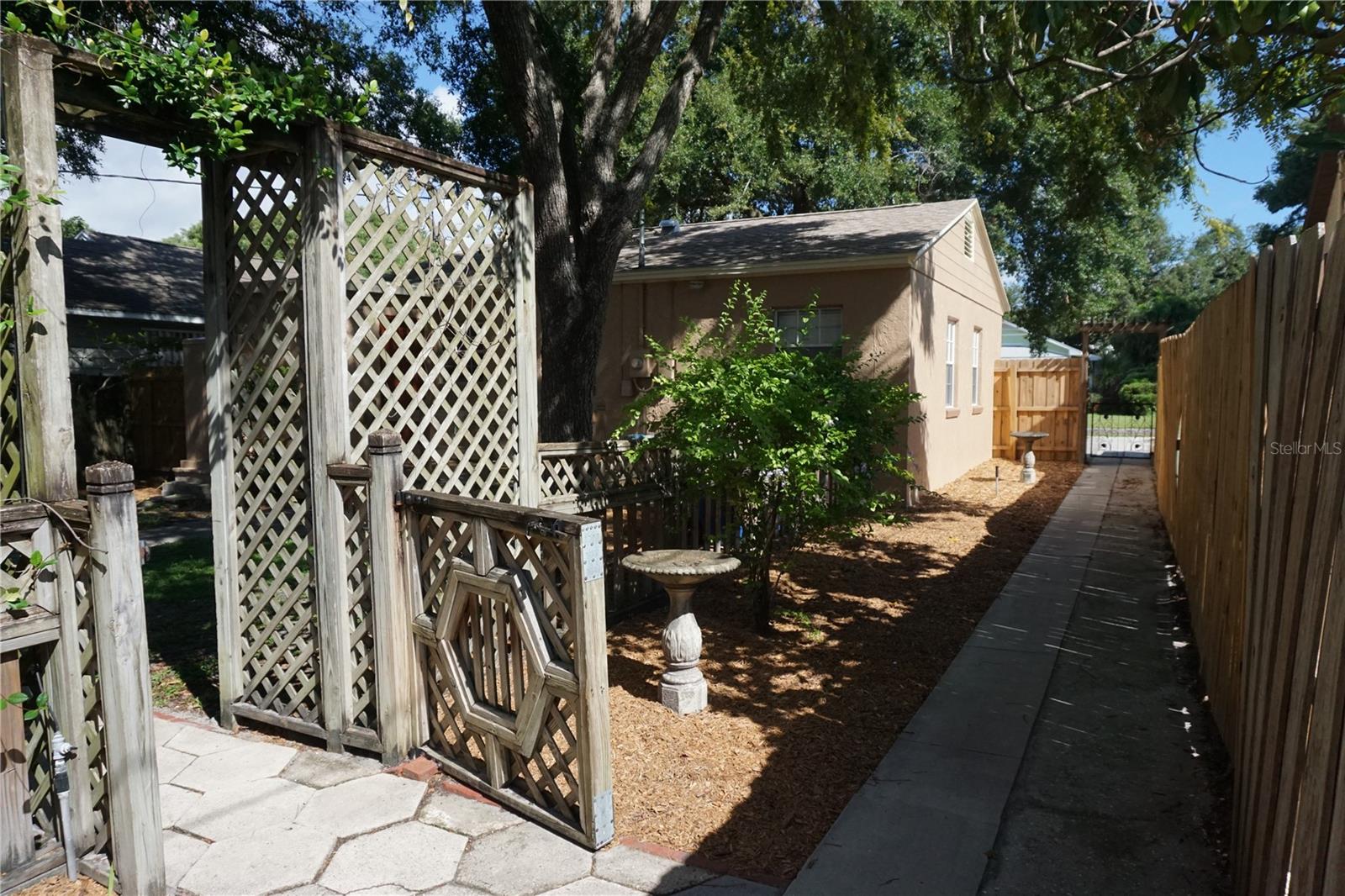 Image 5 of 32 For 1066 18th Avenue N