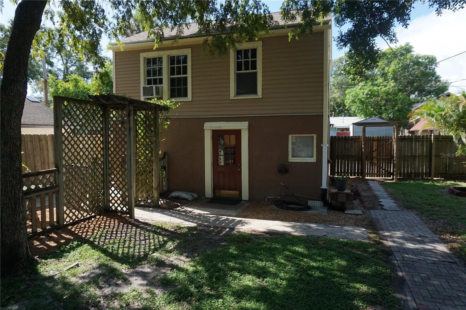 Image 8 of 32 For 1066 18th Avenue N