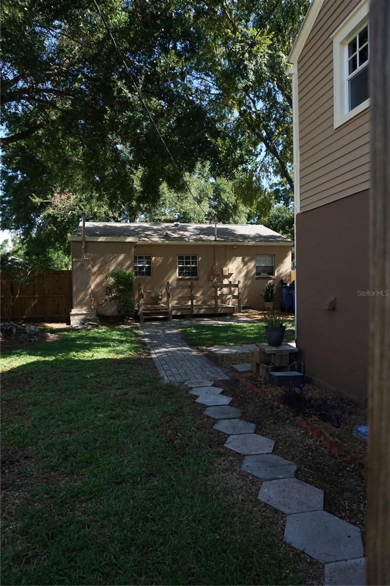Image 9 of 32 For 1066 18th Avenue N