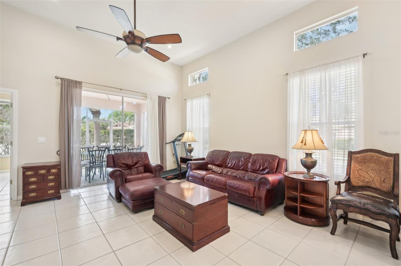 Image 4 of 26 For 3829 Alamanda Drive