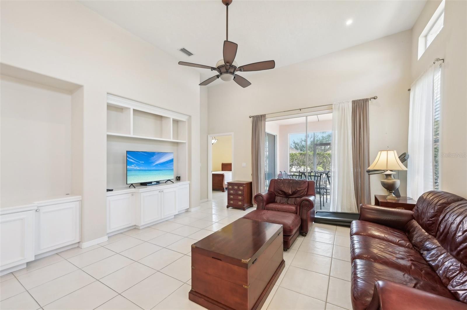 Image 5 of 26 For 3829 Alamanda Drive