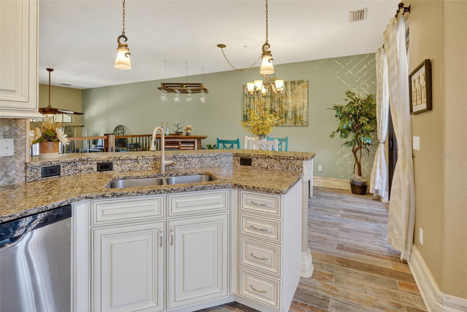 Image 19 of 39 For 8421 Olinda Way 3608