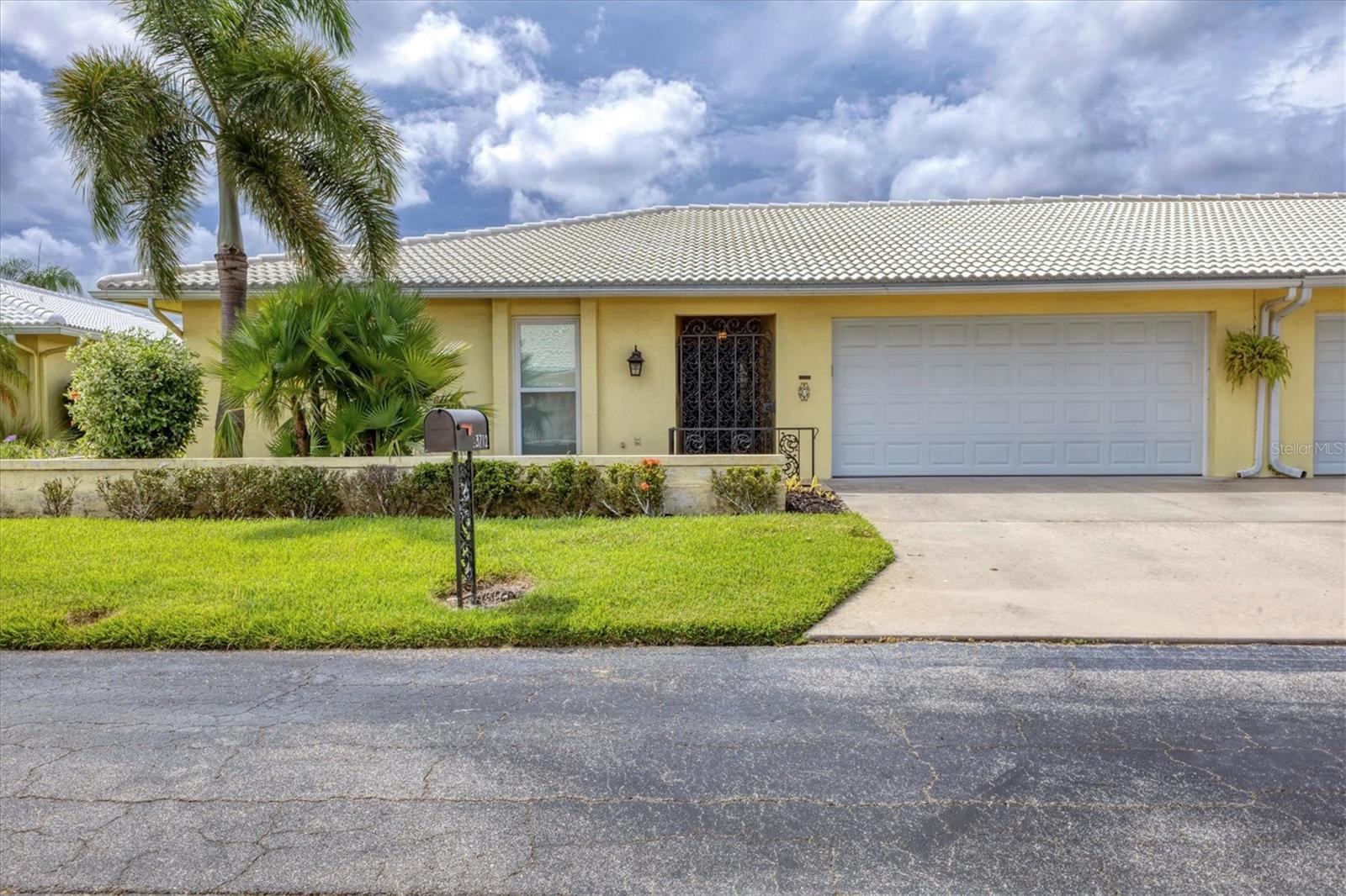 Details for 3712 Hampshire Lane 5623, SARASOTA, FL 34232
