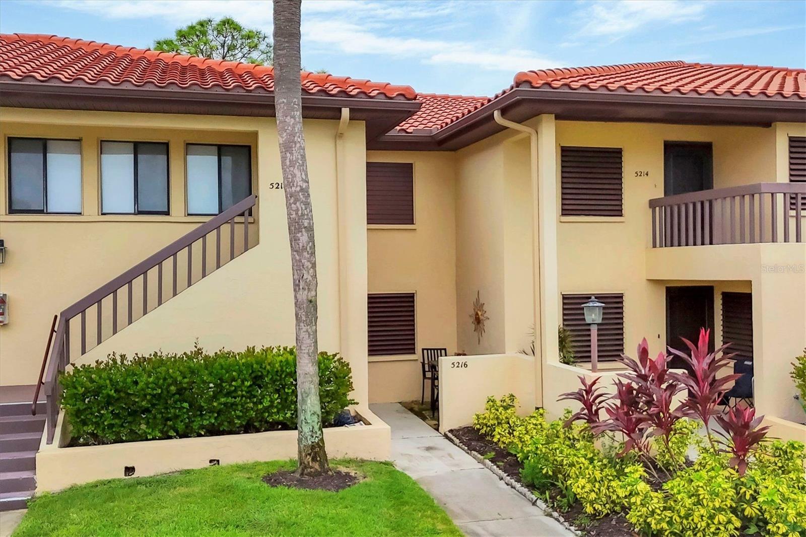 Image 4 of 69 For 5216 Lake Village Drive 71