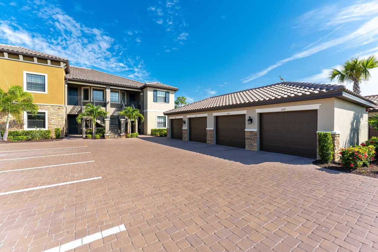 Image 29 of 47 For 12405 Osorio Court 103