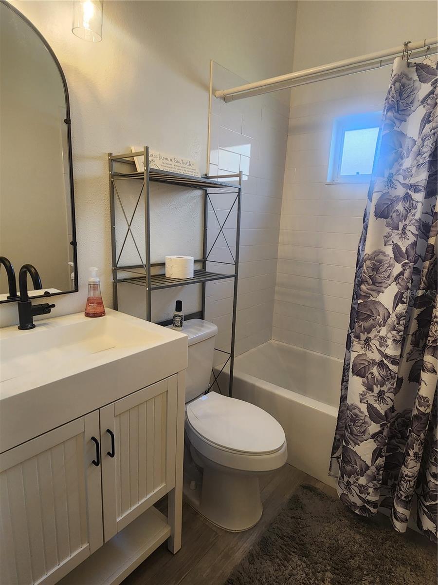 Image 21 of 30 For 5274 Far Oak Circle