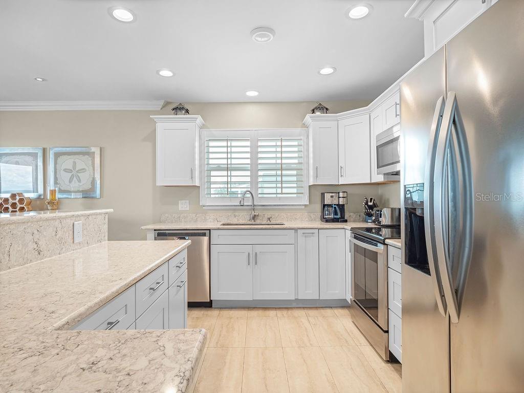 Image 17 of 75 For 6700 Gulf Drive B8